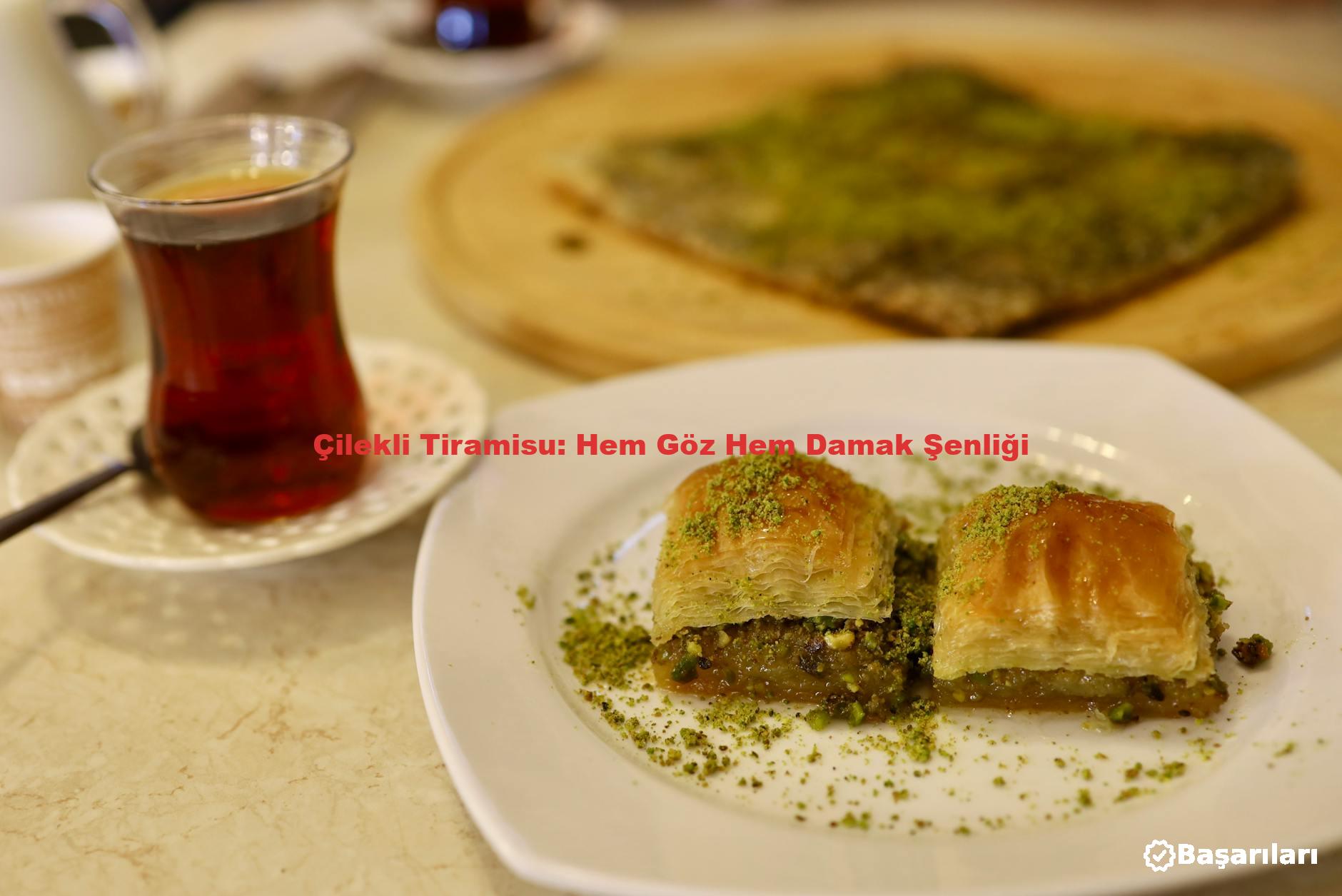 Çilekli Tiramisu: Hem Göz Hem Damak Şenliği